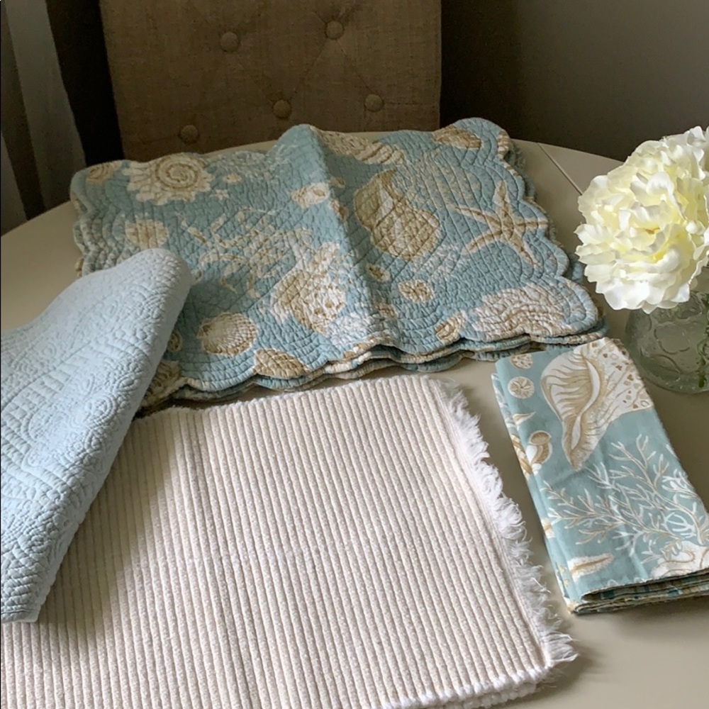 Place mats and napkins